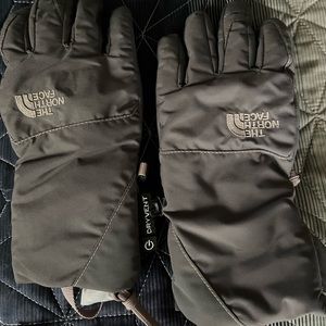 North face winter gloves